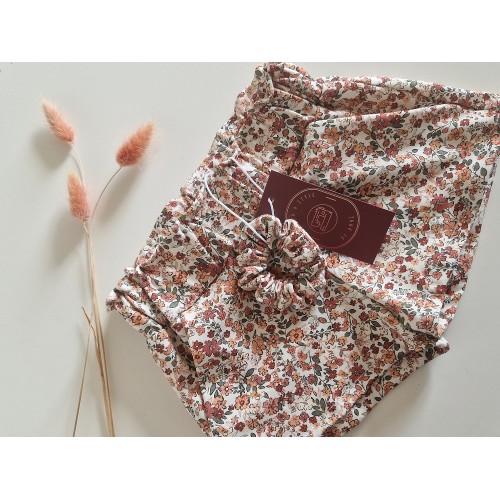 Shorts Flower Natural (kies een maat groter) Shorts Flower Natural (kies een maat groter)